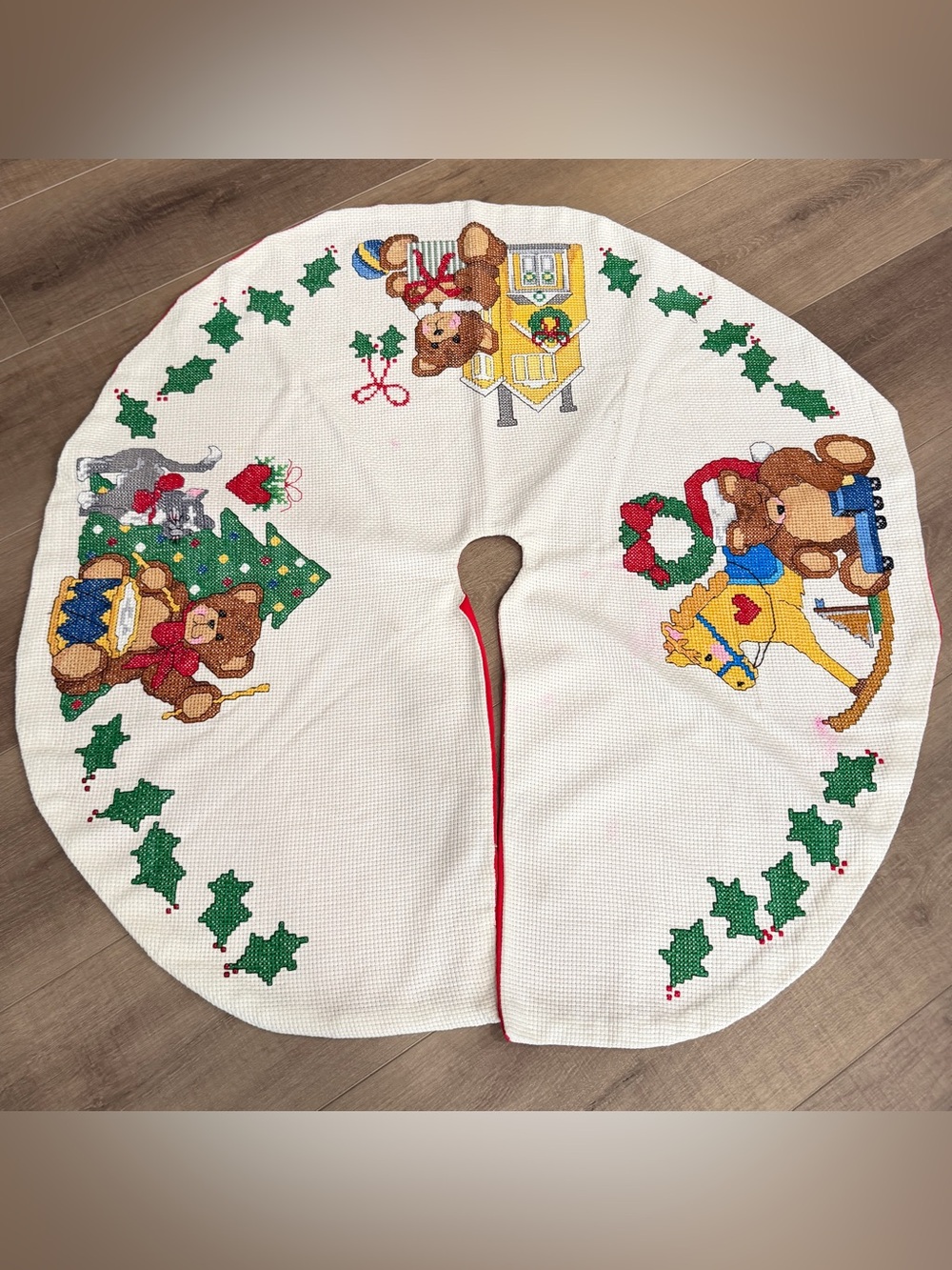 Janlynn Completed Christmas Cross Stitch Tree Skirt Trio Of Teddies 1989
